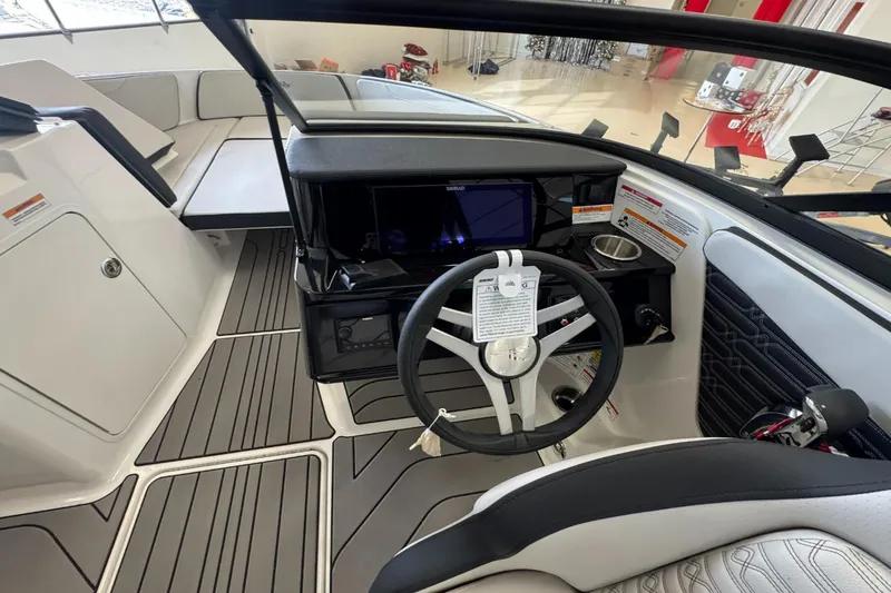 Slide: The Image of Sea Ray SPX 210 Outboard 2026 - 20