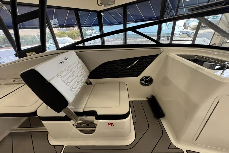 Slide: The Image of Sea Ray SPX 210 Outboard 2026 - 23