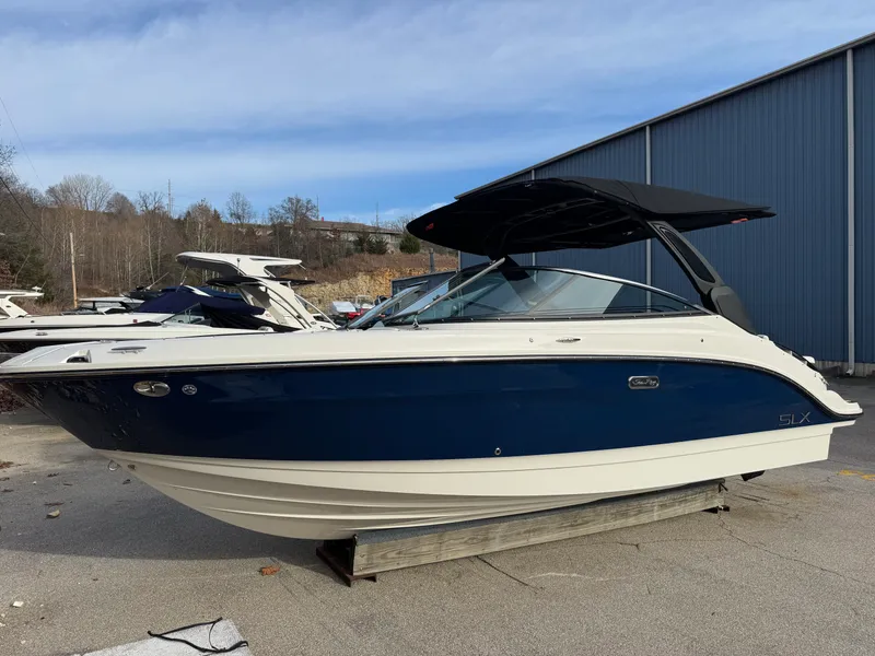 Slide: The Image of Sea Ray SLX 260 2026 - 1