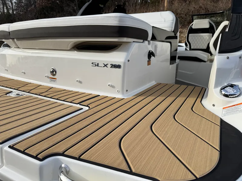 Slide: The Image of Sea Ray SLX 260 2026 - 12