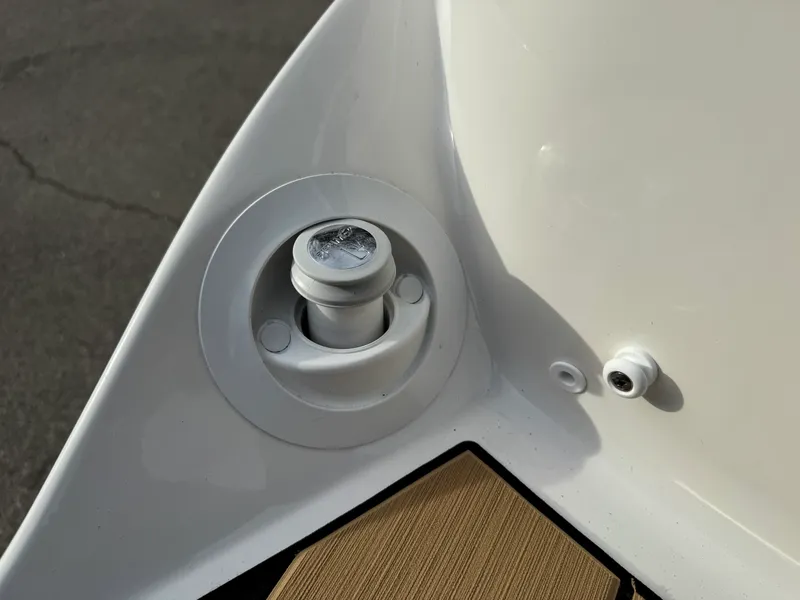 Slide: The Image of Sea Ray SLX 260 2026 - 15