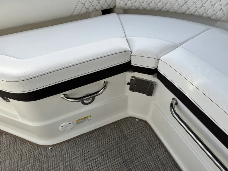 Slide: The Image of Sea Ray SLX 260 2026 - 20