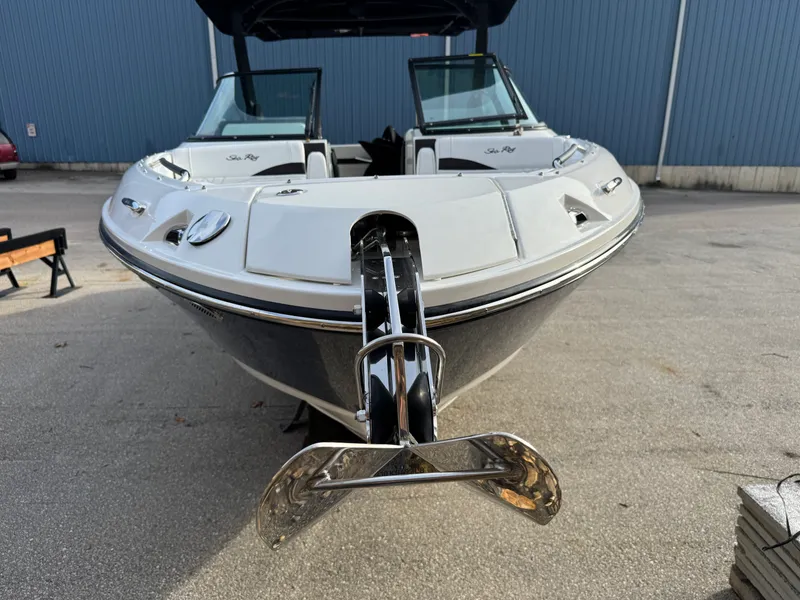 Slide: The Image of Sea Ray SLX 260 2026 - 3