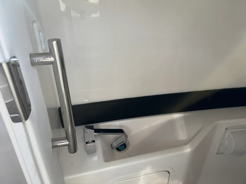 Slide: The Image of Sea Ray SLX 260 2026 - 41