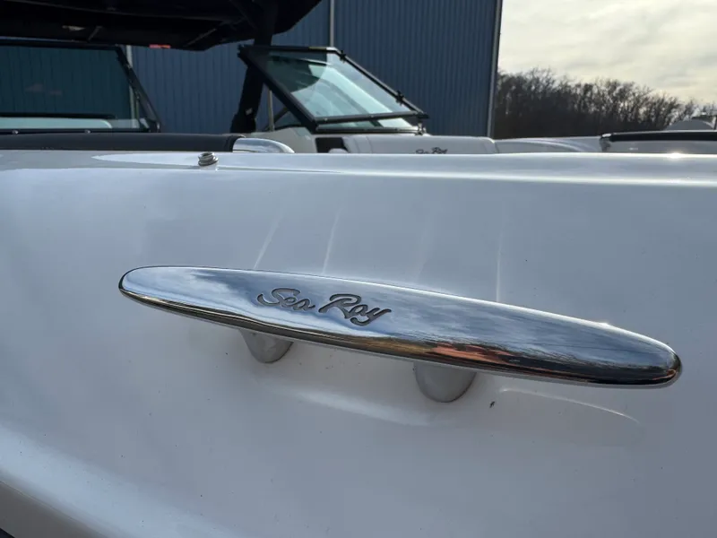 Slide: The Image of Sea Ray SLX 260 2026 - 5