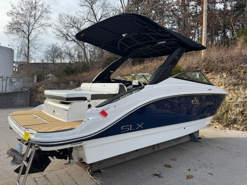 Slide: The Image of Sea Ray SLX 260 2026 - 7