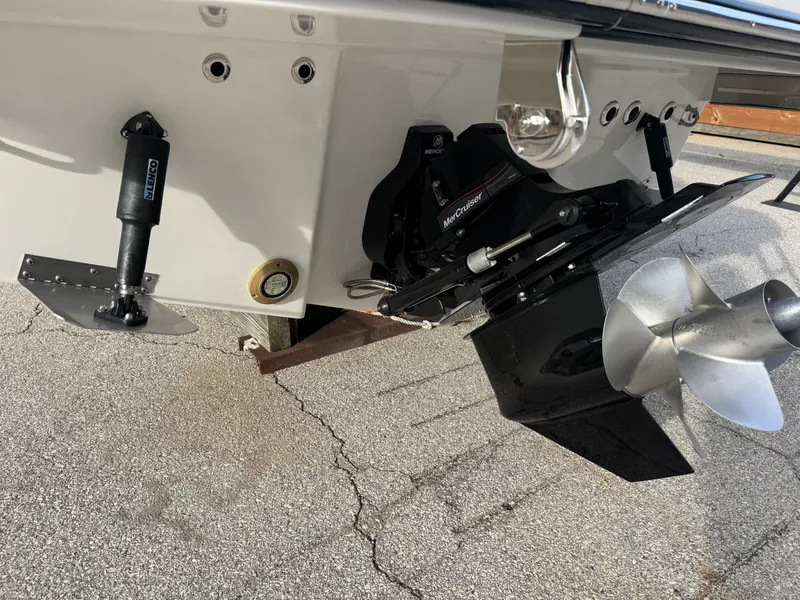 Slide: The Image of Sea Ray SLX 260 2026 - 9