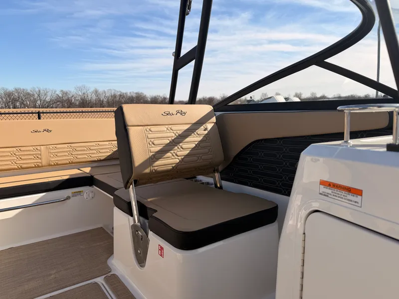 Slide: The Image of Sea Ray SPX 210 2026 - 12