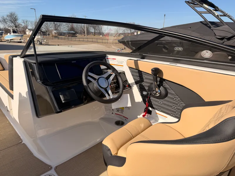 Slide: The Image of Sea Ray SPX 210 2026 - 14