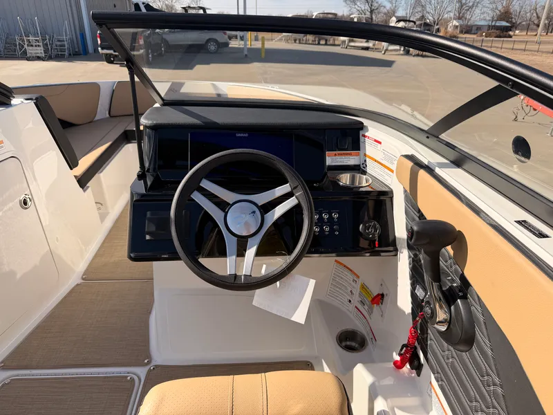 Slide: The Image of Sea Ray SPX 210 2026 - 15