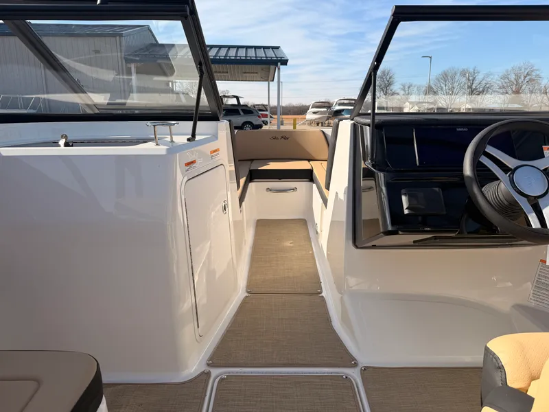 Slide: The Image of Sea Ray SPX 210 2026 - 18