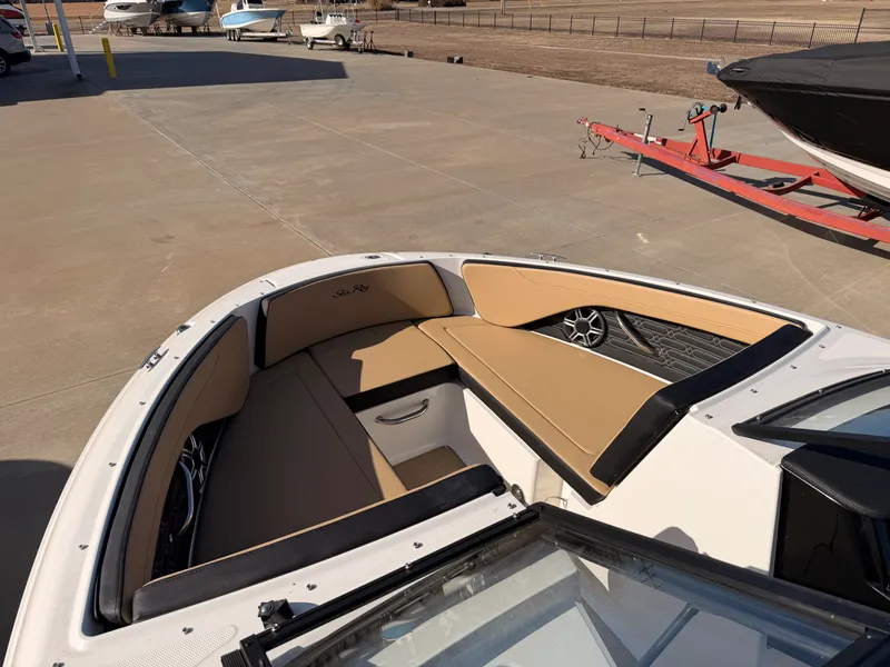 Slide: The Image of Sea Ray SPX 210 2026 - 19