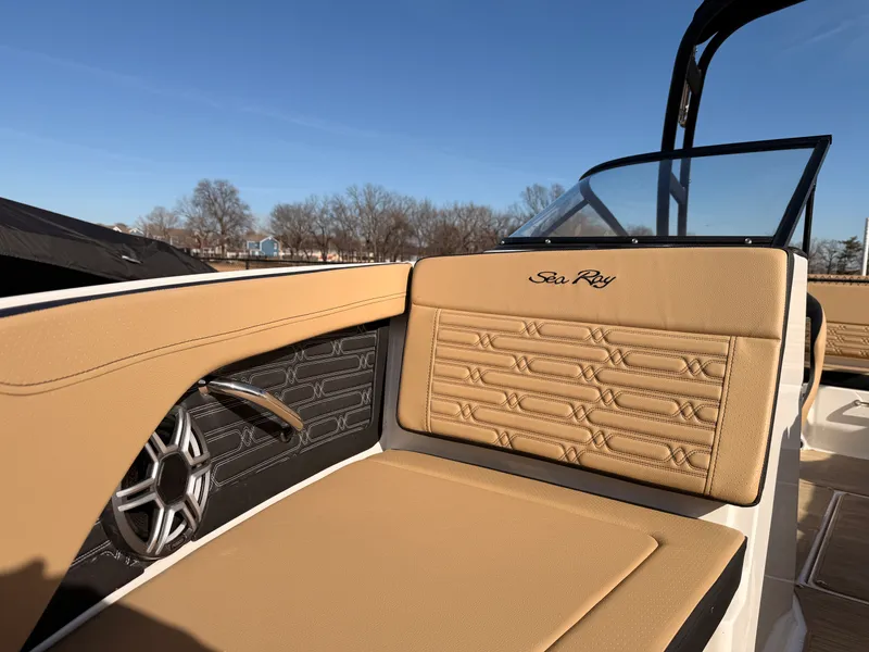 Slide: The Image of Sea Ray SPX 210 2026 - 20