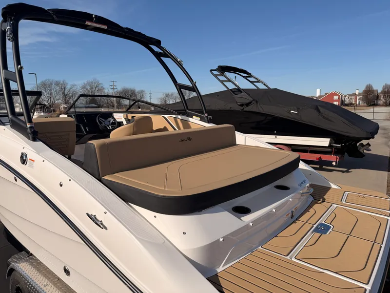 Slide: The Image of Sea Ray SPX 210 2026 - 5