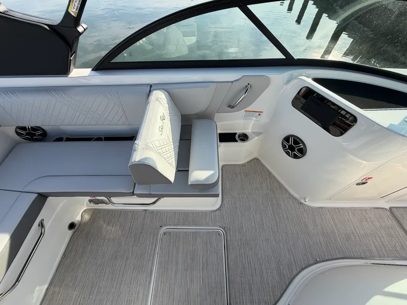 Slide: The Image of Sea Ray SDX 230 Outboard 2026 - 16