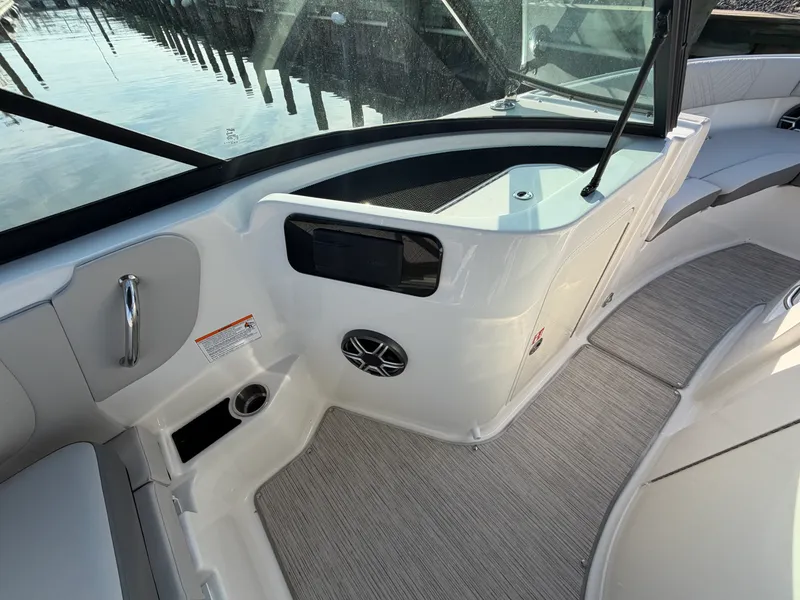 Slide: The Image of Sea Ray SDX 230 Outboard 2026 - 18