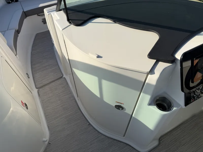 Slide: The Image of Sea Ray SDX 230 Outboard 2026 - 19