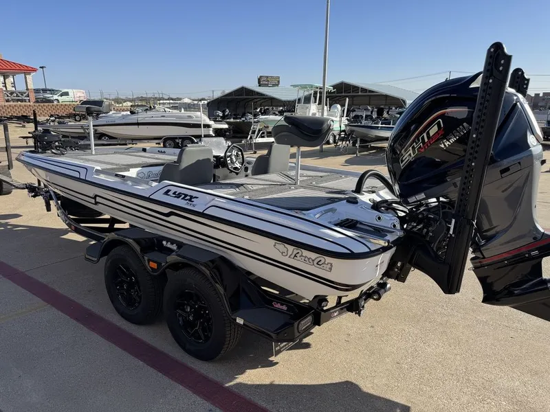 Slide: The Image of Bass Cat BASS CAT LYNX STS 2026 - 3