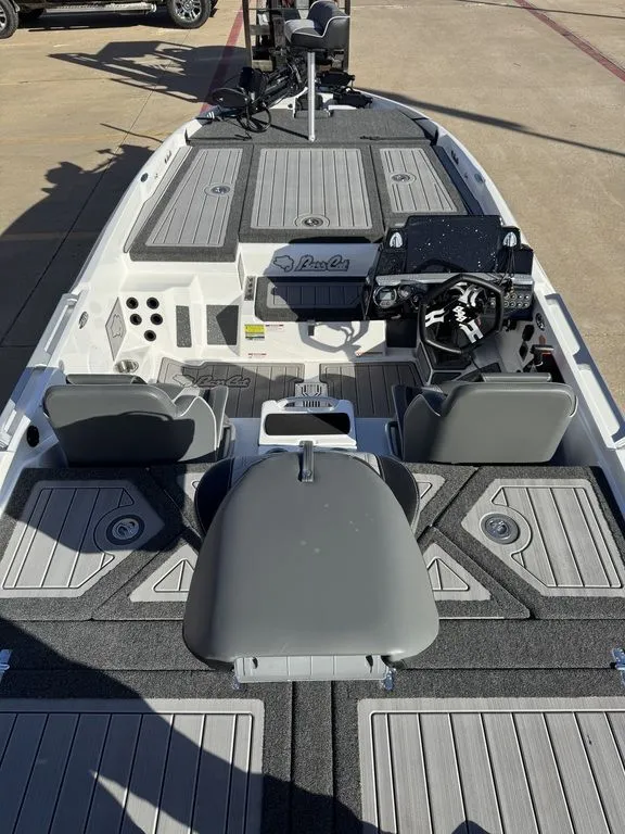 Slide: The Image of Bass Cat BASS CAT LYNX STS 2026 - 7