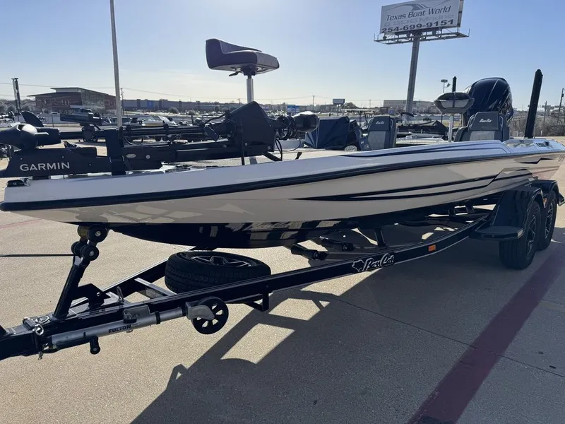 Slide: The Image of Bass Cat BASS CAT LYNX STS 2026 - 5