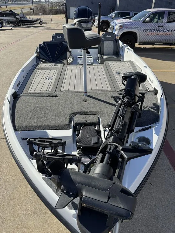 Slide: The Image of Bass Cat BASS CAT LYNX STS 2026 - 14