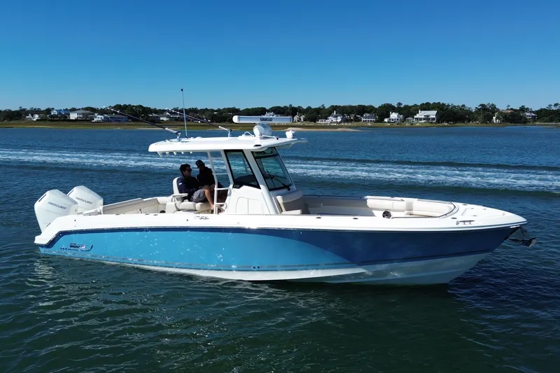 The Image of Boston Whaler 330 Outrage 2026 - 0