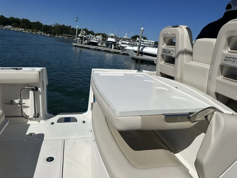 Slide: The Image of Boston Whaler 330 Outrage 2026 - 24