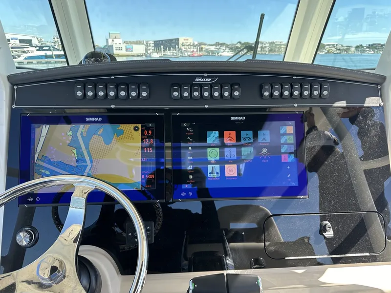 Slide: The Image of Boston Whaler 330 Outrage 2026 - 29