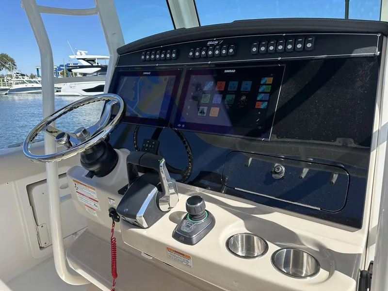 Slide: The Image of Boston Whaler 330 Outrage 2026 - 32