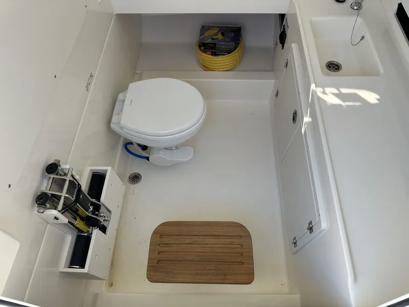 Slide: The Image of Boston Whaler 330 Outrage 2026 - 38