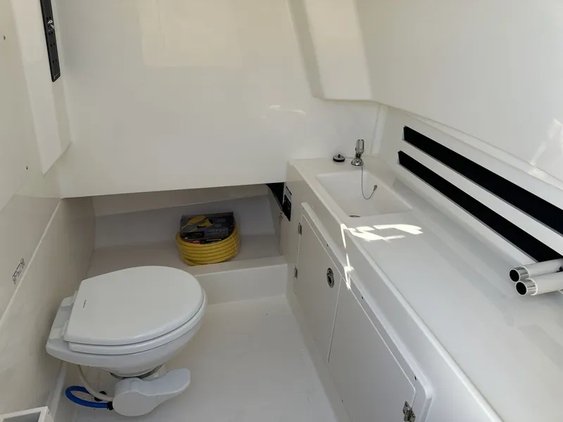 Slide: The Image of Boston Whaler 330 Outrage 2026 - 39