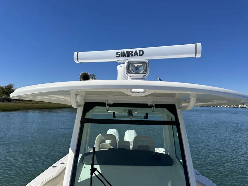 Slide: The Image of Boston Whaler 330 Outrage 2026 - 40