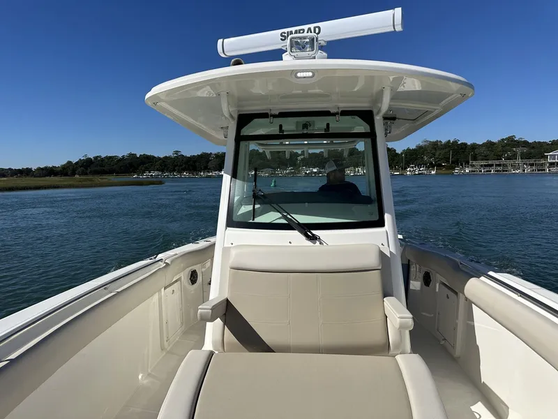 Slide: The Image of Boston Whaler 330 Outrage 2026 - 42