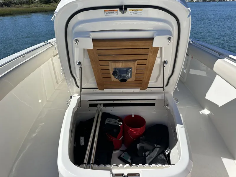 Slide: The Image of Boston Whaler 330 Outrage 2026 - 43
