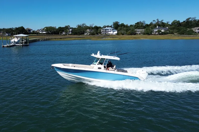 Slide: The Image of Boston Whaler 330 Outrage 2026 - 7