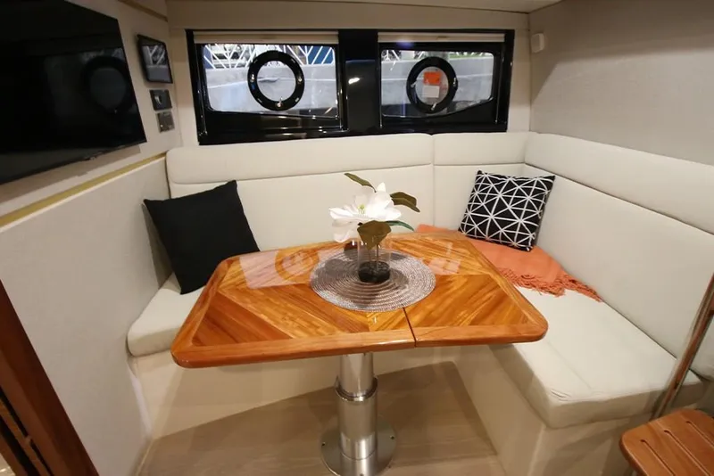 Slide: The Image of Boston Whaler 405 Conquest 2026 - 49