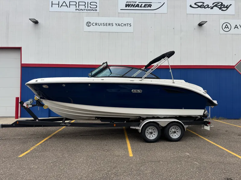 Slide: The Image of Sea Ray SDX 230 2026 - 2