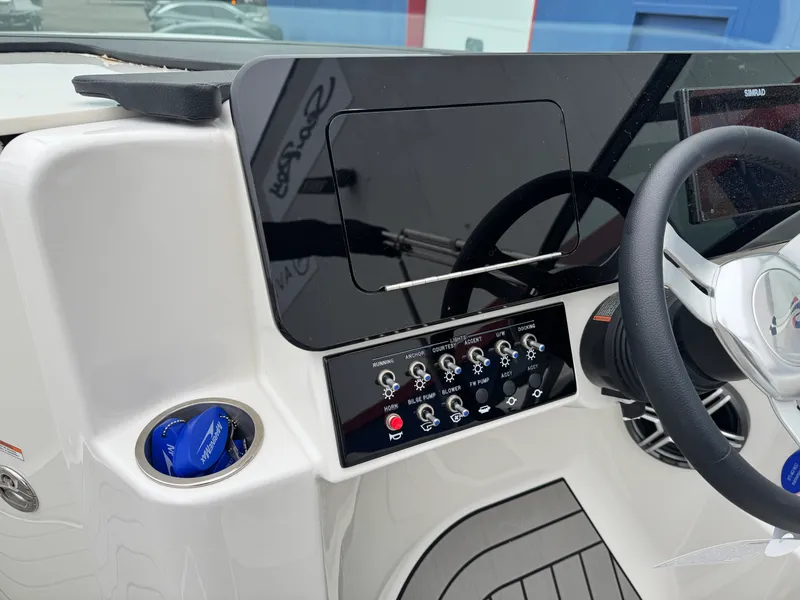 Slide: The Image of Sea Ray SDX 230 2026 - 36