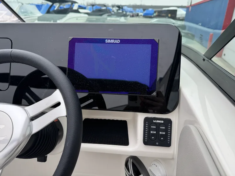 Slide: The Image of Sea Ray SDX 230 2026 - 37