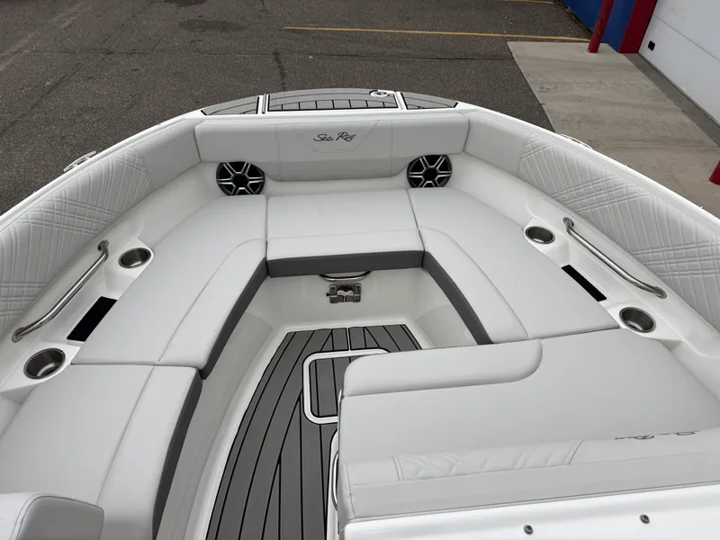 Slide: The Image of Sea Ray SDX 230 2026 - 47