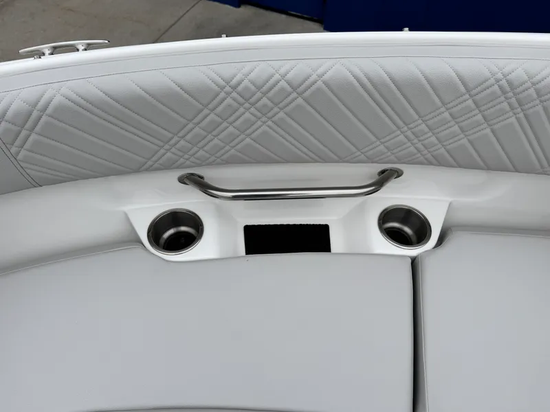 Slide: The Image of Sea Ray SDX 230 2026 - 49