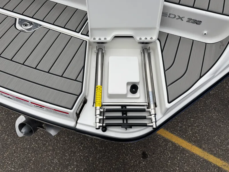 Slide: The Image of Sea Ray SDX 230 2026 - 5