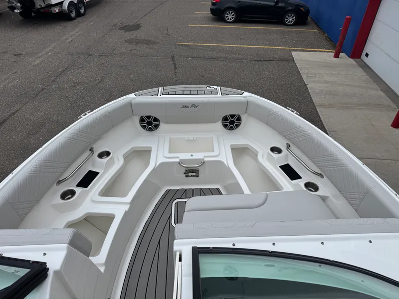 Slide: The Image of Sea Ray SDX 230 2026 - 50