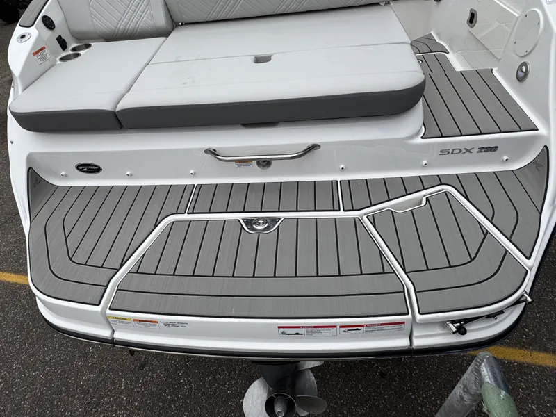 Slide: The Image of Sea Ray SDX 230 2026 - 6