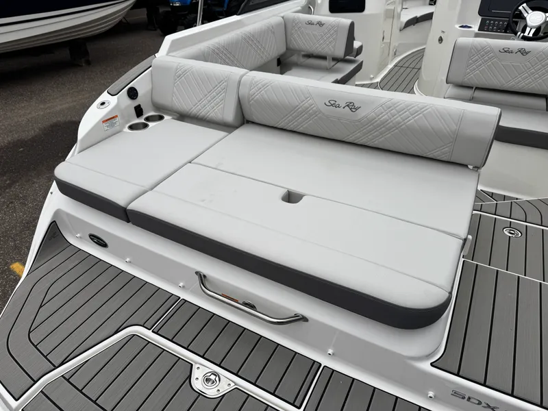 Slide: The Image of Sea Ray SDX 230 2026 - 7