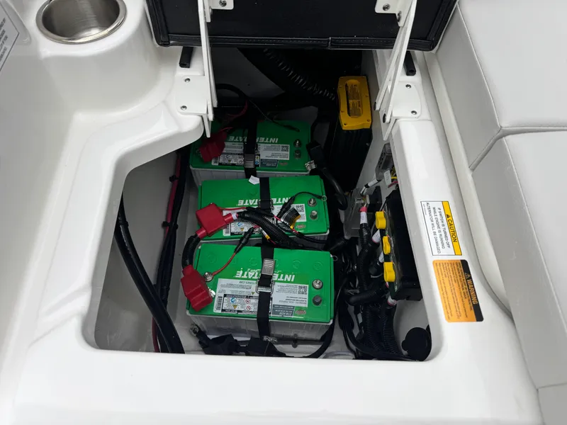 Slide: The Image of Sea Ray SDX 230 2026 - 9