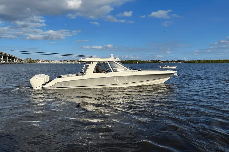 The Image of Boston Whaler 380 REALM 2024 - 0