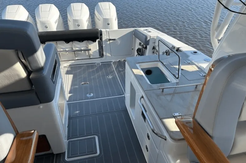 Slide: The Image of Boston Whaler 380 REALM 2024 - 13