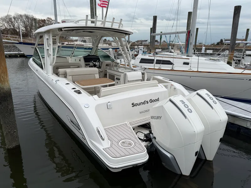 Slide: The Image of Boston Whaler 320 VANTAGE 2020 - 10