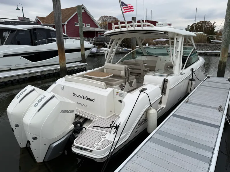 Slide: The Image of Boston Whaler 320 VANTAGE 2020 - 12